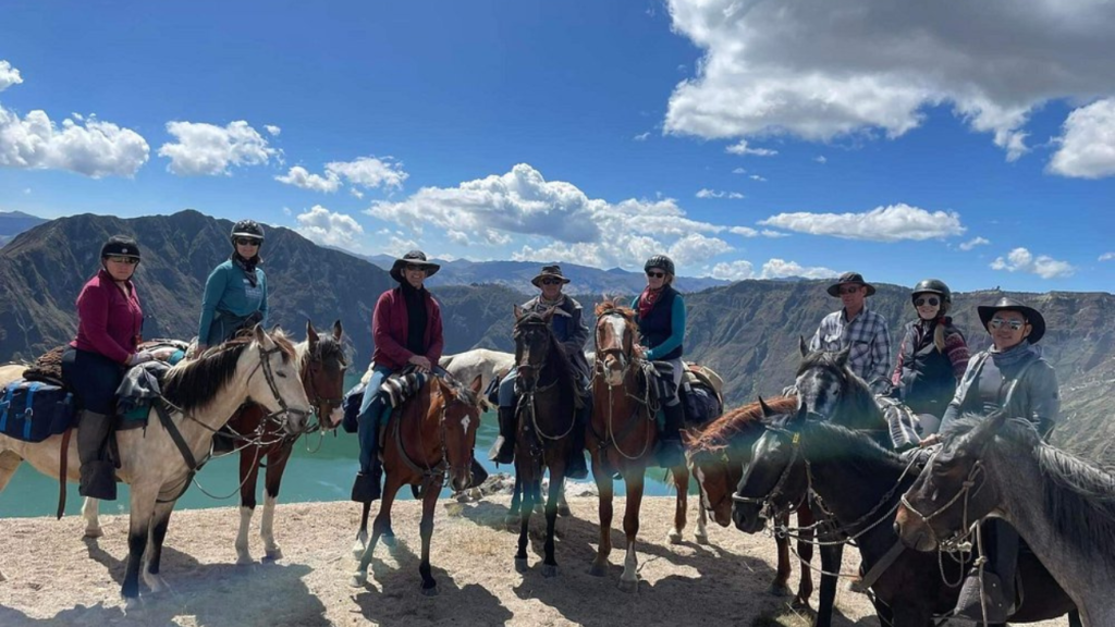 Turistas en Hacienda La Alegría, Quito(aventura a caballo) (haciendalaalegria.com)